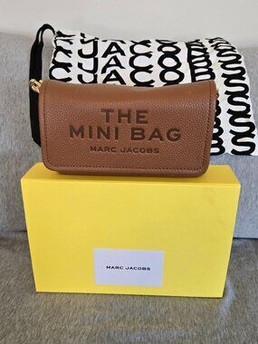 MARC JACOBS CROSSBODY